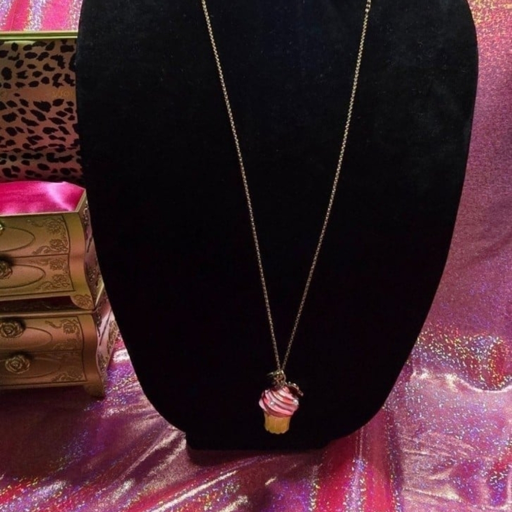 Betsey Johnson Trolls cupcake locket necklace! NWT! - Picture 7 of 12